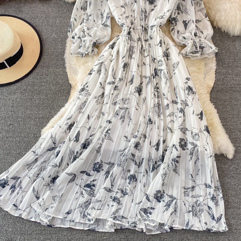 Rundhals-Chiffon-Faltenkleid mit Blumenmuster 3364