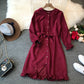 Rüschen-Schnürkleid mit Rundhalsausschnitt und hoher Taille 3398