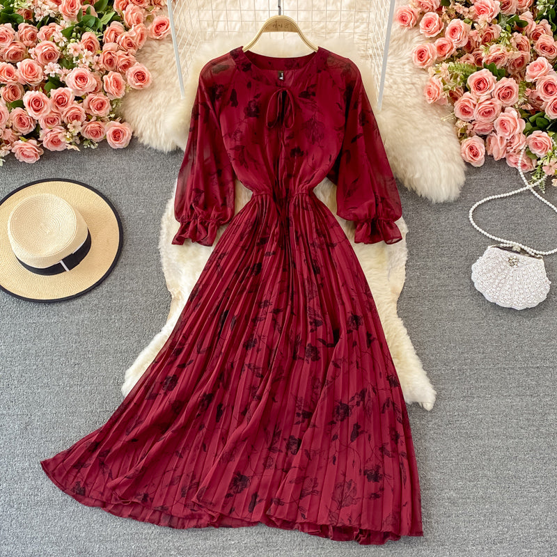 Rundhals-Chiffon-Faltenkleid mit Blumenmuster 3364