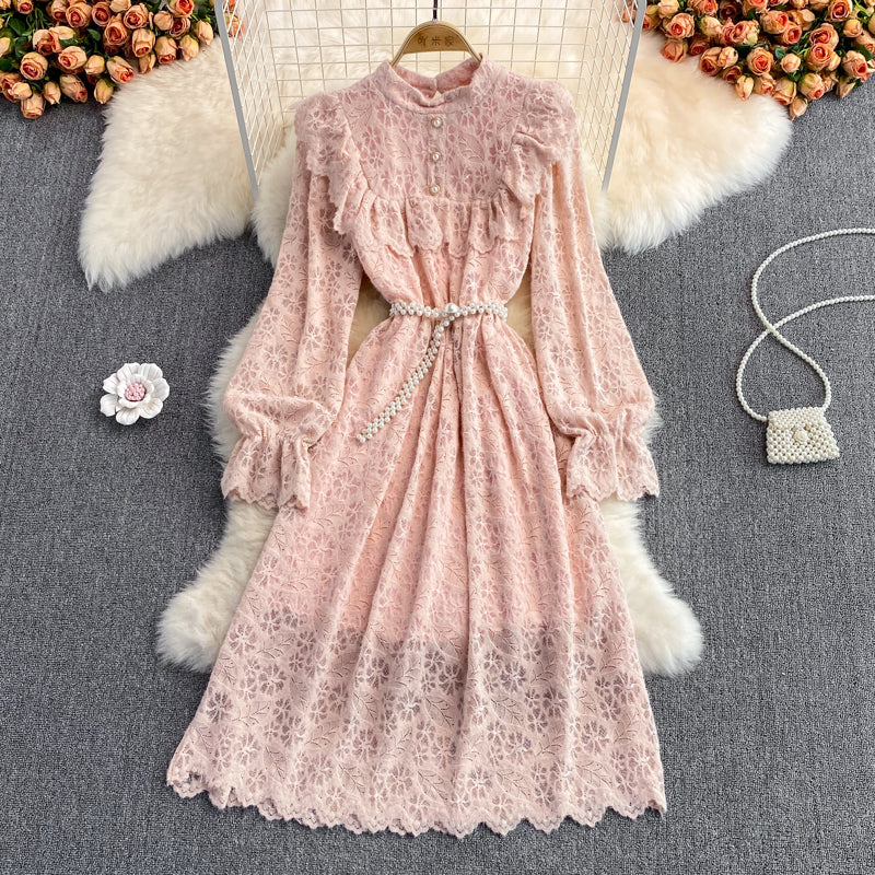 Gebürstetes Spitzenkleid mit Stehkragen 3022