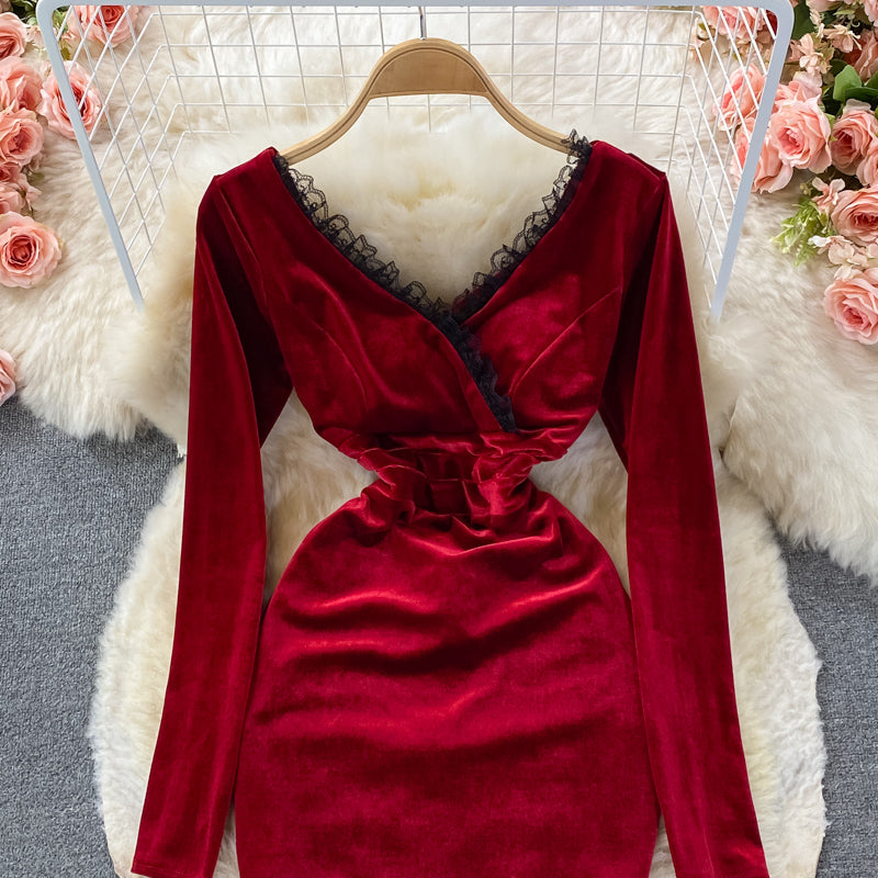 Sexy Samtkleid mit tiefem V-Ausschnitt und Spitzenstickerei 3102