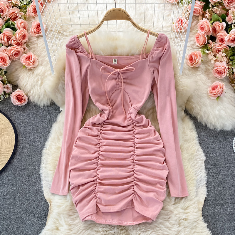 Sexy, schmal geschnittenes, plissiertes Wickelkleid mit eckigem Ausschnitt und Hüftschnürung 2917
