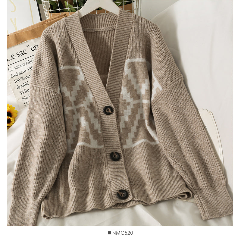 New loose and slim printed three button V-neck T-shirt  2064