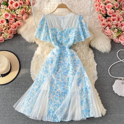 Chiffon-Kleid in A-Linie mit blauem Blumenmuster und Mesh-Nähten und V-Ausschnitt 3219