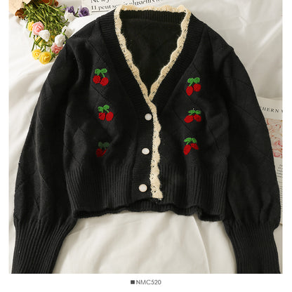Pull à carreaux en losanges brodés de cerises et à bords ondulés 1748
