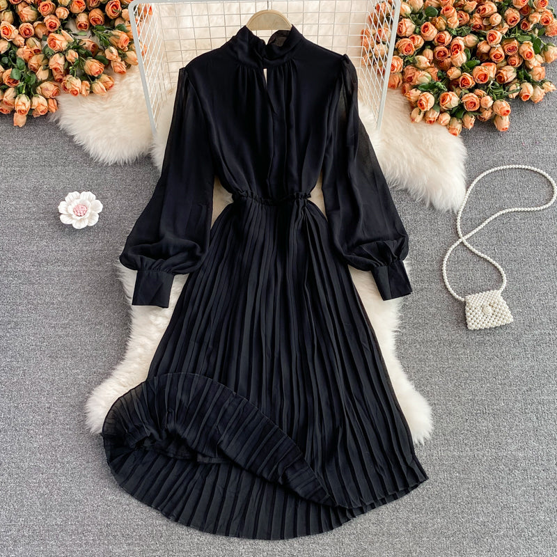 Slim waist, medium length Pleated Dress, long sleeve  2997