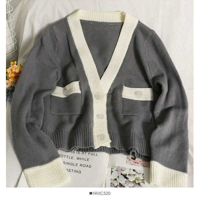Korean contrast color stitched low neck three button long sleeve T-shirt  2005