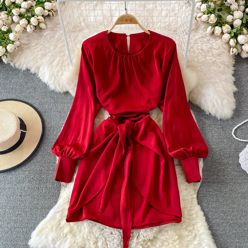 Rundhals-Temperament, schmale Taille, Langarm-Rüschenkleid 3123