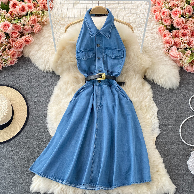 Ärmelloses, mittellanges Denim-Kleid mit offenem Rücken und Revers 3213