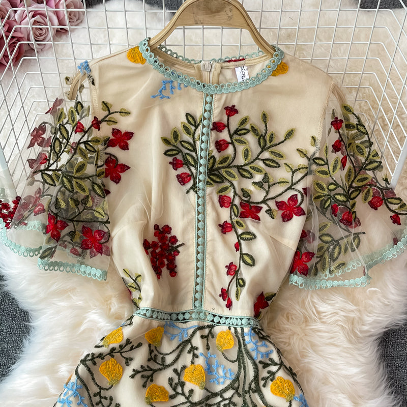 Gong Tingfeng embroidered short sleeve mesh waist closing dress  3199