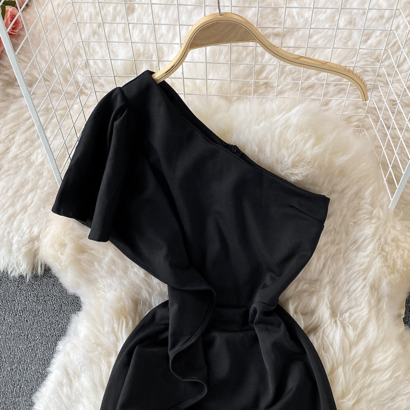 Sexy rückenfreies Kleid mit Rüschen und diagonalem Ausschnitt 2974