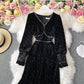 Vintage Hepburn Stil kleines schwarzes Kleid Taille geschlossenes goldenes Samtkleid 2949