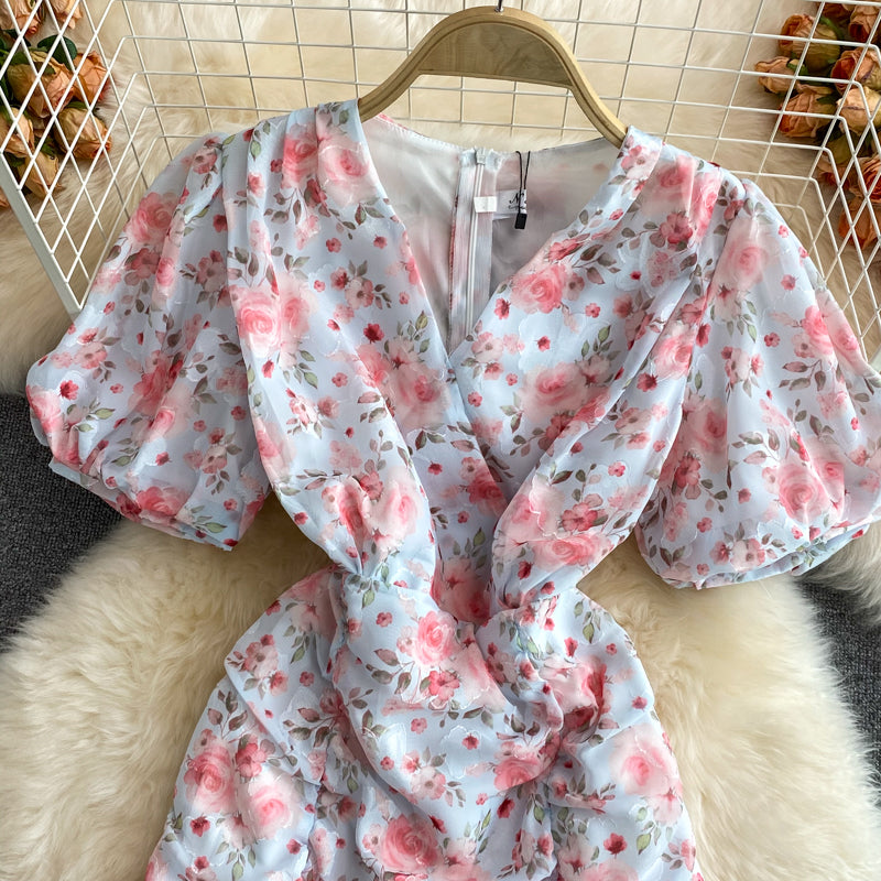 Sanftes Windblumen-Chiffonkleid mit V-Ausschnitt und Fischschwanz in Wickeloptik 3346