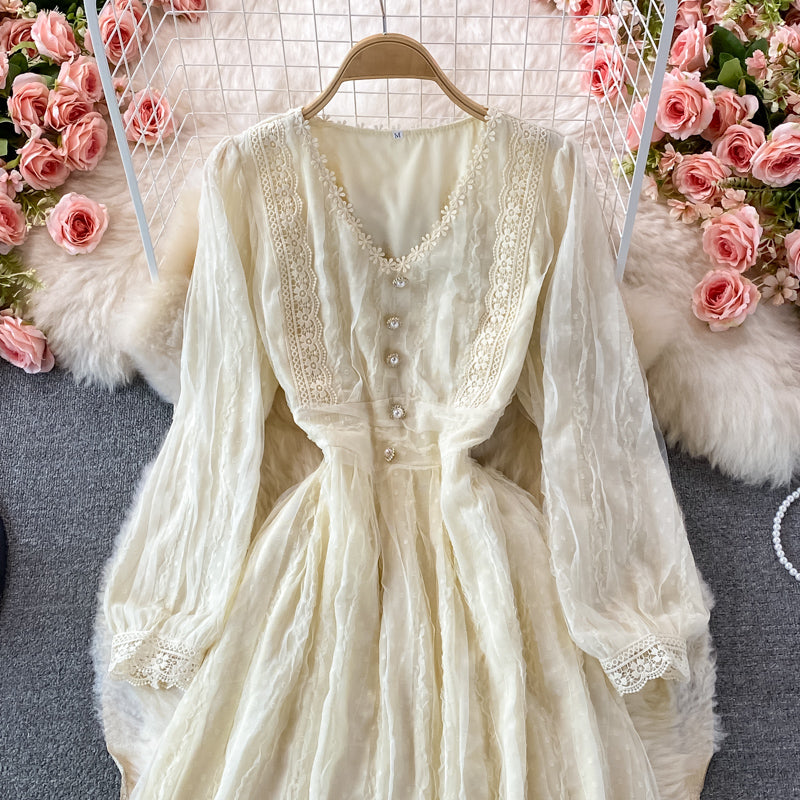Netzkleid mit V-Ausschnitt und hoher Taille aus Spitze 3230