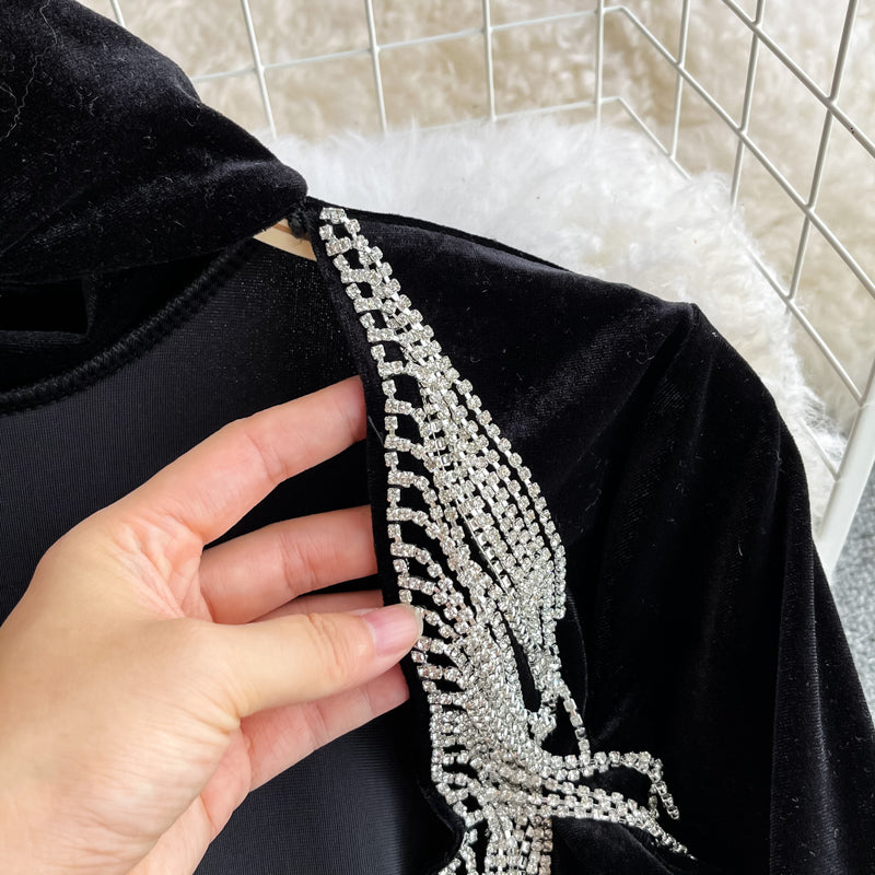 Aushöhlen rückenfreies eng anliegendes Gesäßkleid aus goldenem Samt mit hohem Ausschnitt 2845
