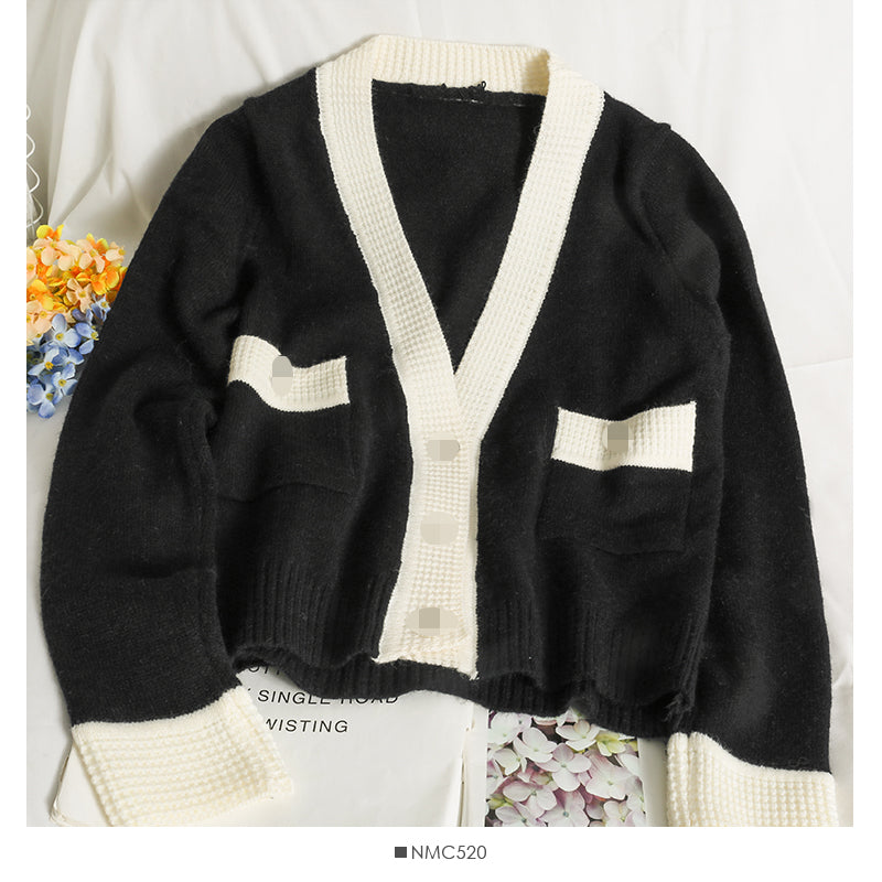 Korean contrast color stitched low neck three button long sleeve T-shirt  2005