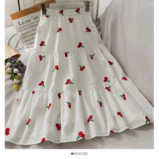Jupe mi-longue brodée de fraises du vent doux 2584