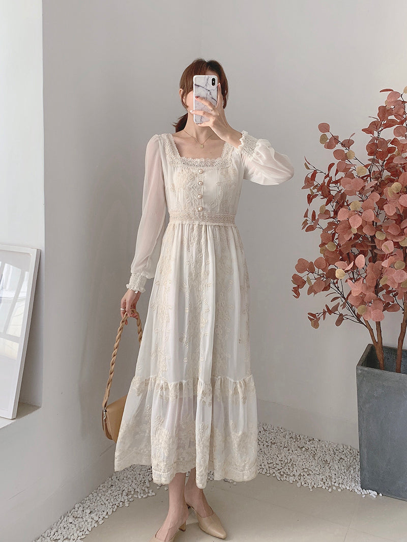 The new spring fungus French style is retro and slim, with a bottomed skirt inside  2208