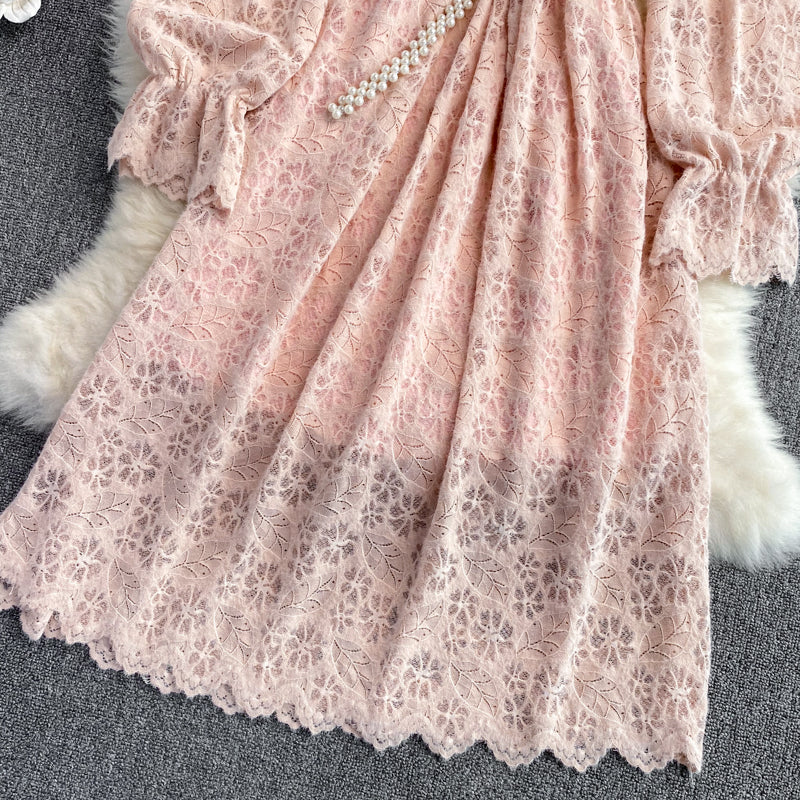 Gebürstetes Spitzenkleid mit Stehkragen 3022