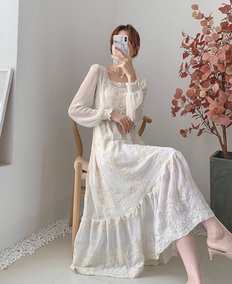 The new spring fungus French style is retro and slim, with a bottomed skirt inside  2208