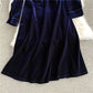 Burgunderfarbenes, schulterfreies Samtkleid in A-Linie mit Stehkragen 2934
