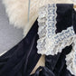 Samtkleid mit Puppenhalsausschnitt und Spitzenrevers 2861