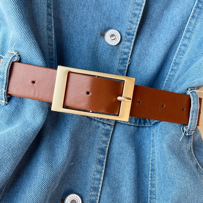 Jeanskleid 2971 mit eckigem Ausschnitt und Taillenverschluss