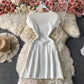 Schmales Strickkleid mit Schleife und eckigem Ausschnitt 3437