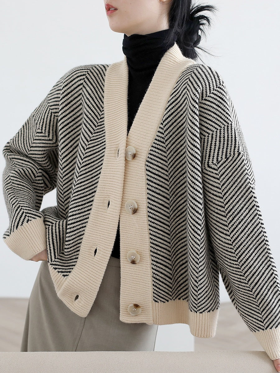 Vintage cardigans, striped slouches, baggy coats, chunky sweaters  1437