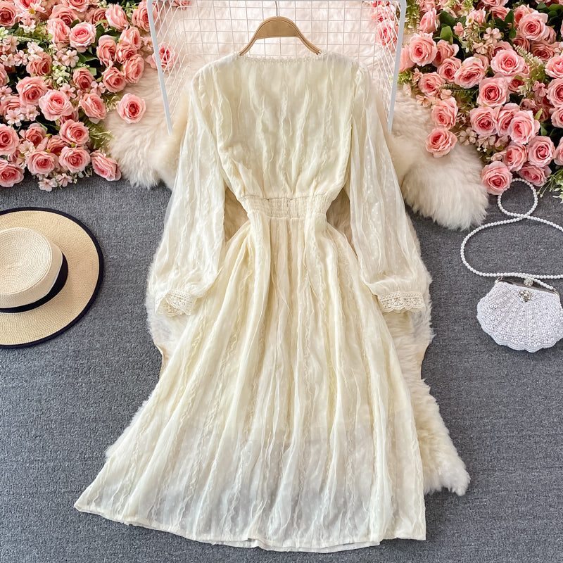 Netzkleid mit V-Ausschnitt und hoher Taille aus Spitze 3230