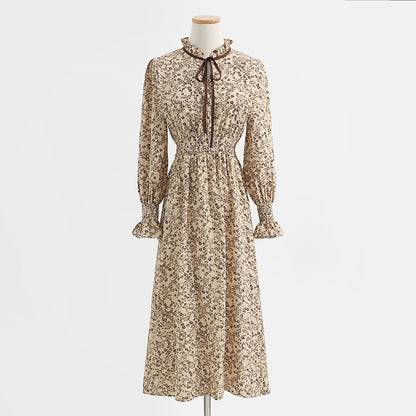 The new little man looks thin and covers his belly over his knees. Tea break dress  2279
