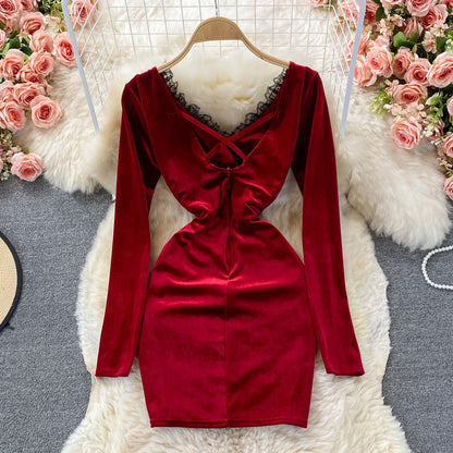 Sexy Samtkleid mit tiefem V-Ausschnitt und Spitzenstickerei 3102