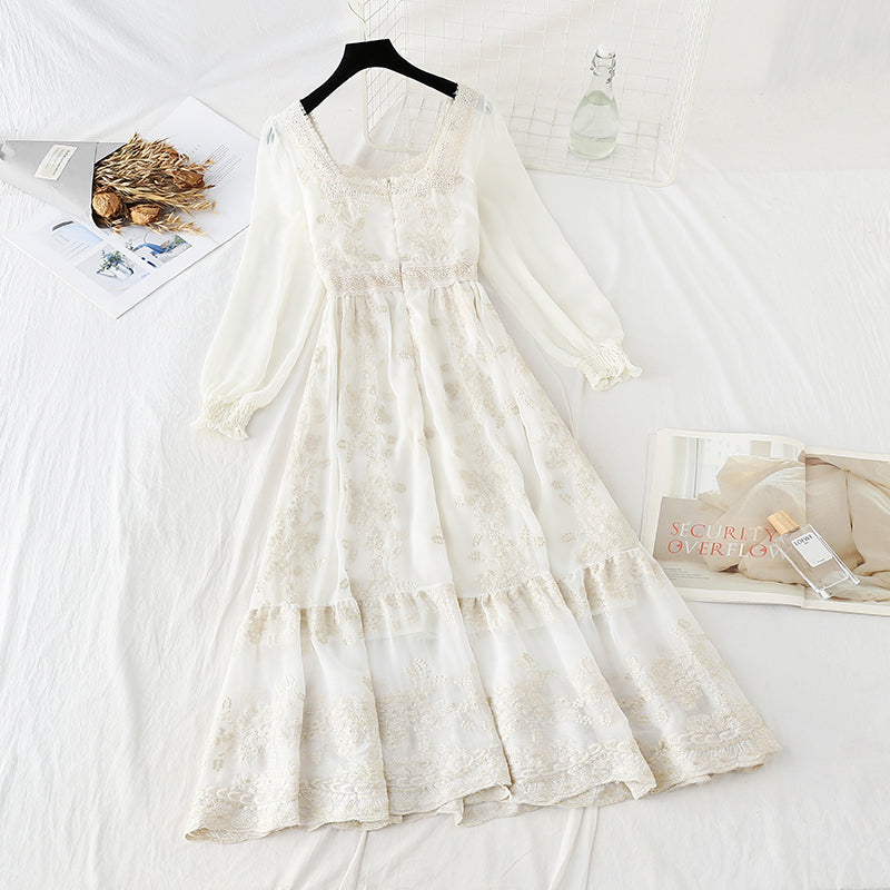 The new spring fungus French style is retro and slim, with a bottomed skirt inside  2208