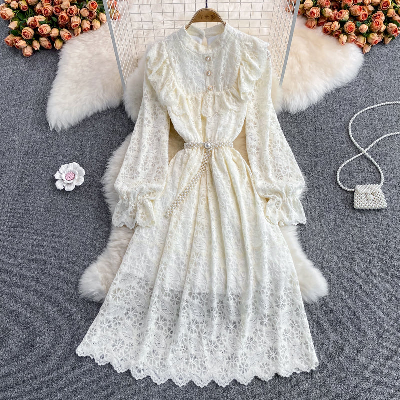 Gebürstetes Spitzenkleid mit Stehkragen 3022
