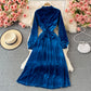 Schmale Taille mit weitem Samtkleid mit weitem Stehkragen 3106