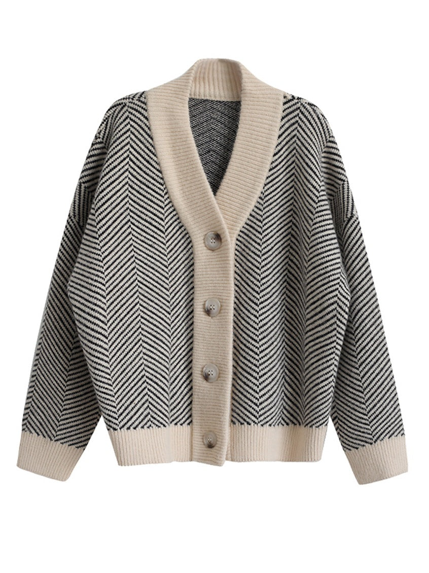 Vintage cardigans, striped slouches, baggy coats, chunky sweaters  1437