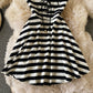 Gestreiftes Kleid mit V-Ausschnitt, schmaler, tief ausgeschnittener Rock in A-Linie 3049