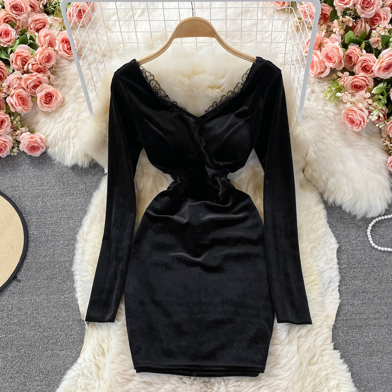 Sexy Samtkleid mit tiefem V-Ausschnitt und Spitzenstickerei 3102