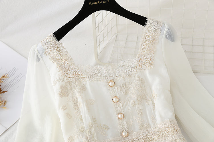 The new spring fungus French style is retro and slim, with a bottomed skirt inside  2208