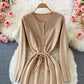 Einreihiges Strickkleid mit Rundhalsausschnitt und Taillen-Pulloverrock 3075