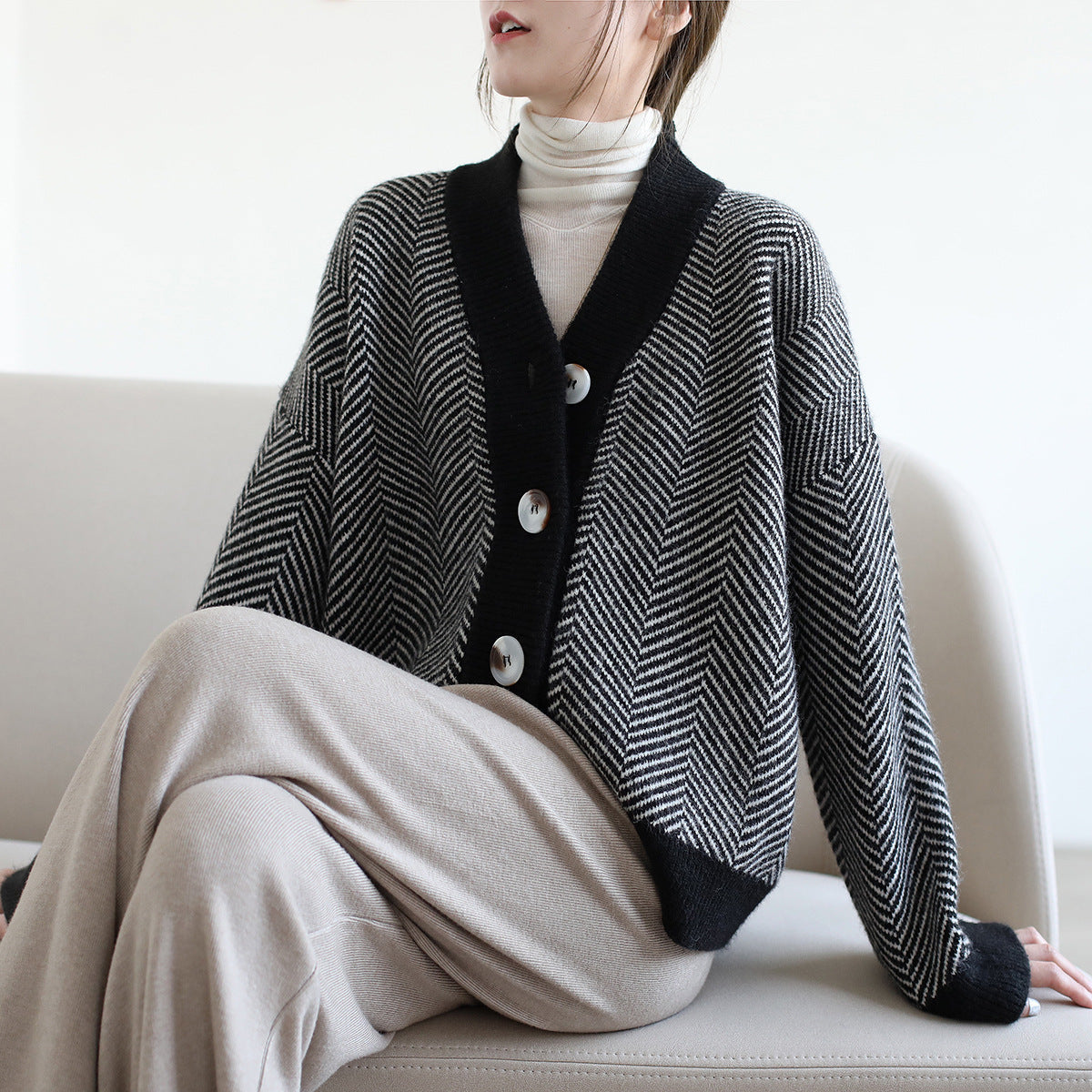 Vintage cardigans, striped slouches, baggy coats, chunky sweaters  1437