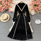Schmale Taille mit weitem Samtkleid mit weitem Stehkragen 3106