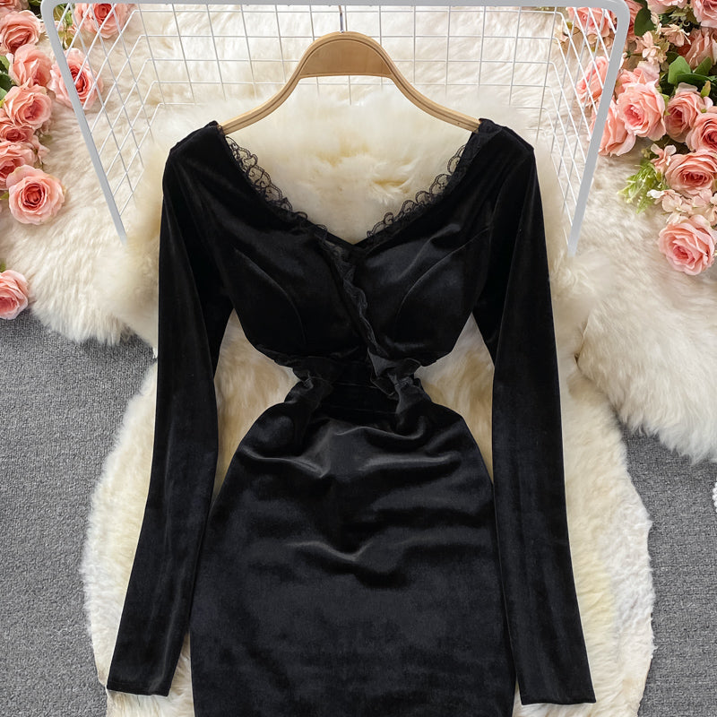 Sexy Samtkleid mit tiefem V-Ausschnitt und Spitzenstickerei 3102