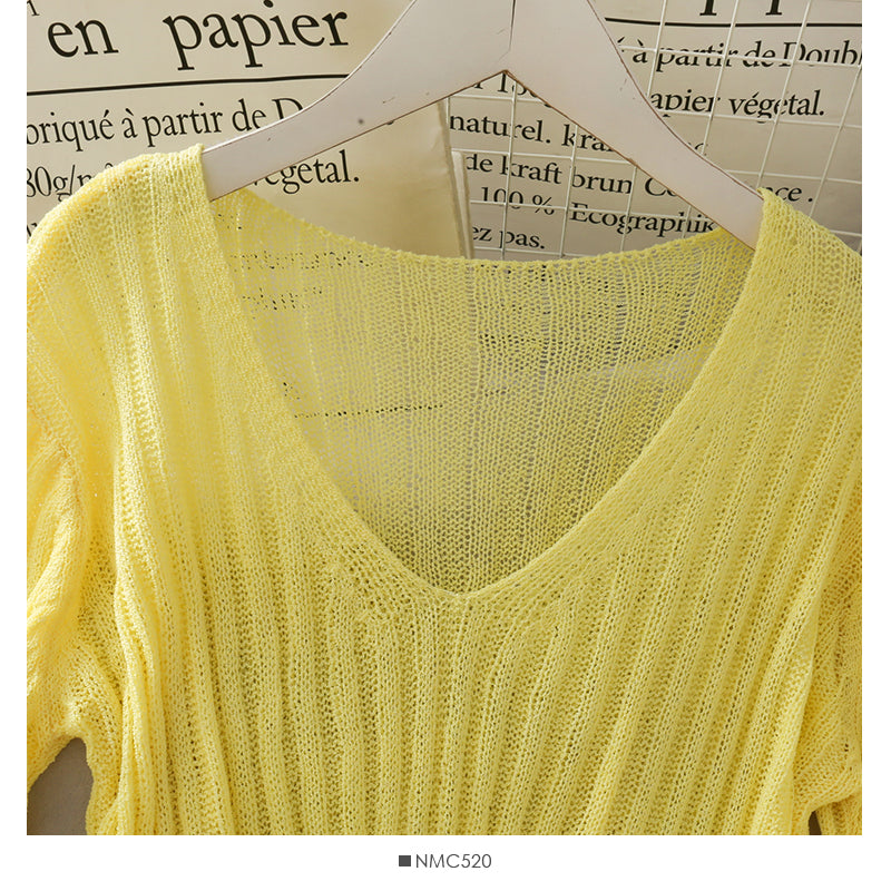 Dünner, transparenter, kurzer Pullover mit vertikalen Streifen 1717