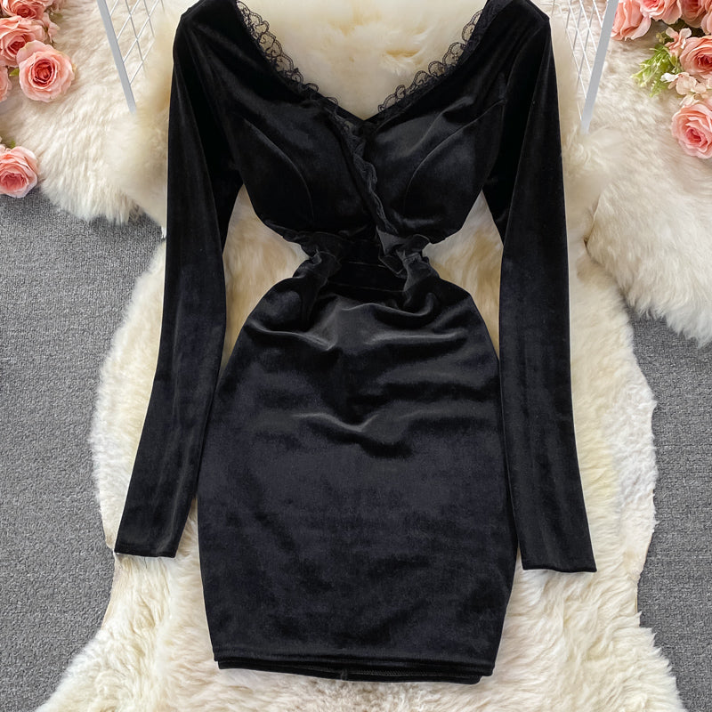 Sexy Samtkleid mit tiefem V-Ausschnitt und Spitzenstickerei 3102
