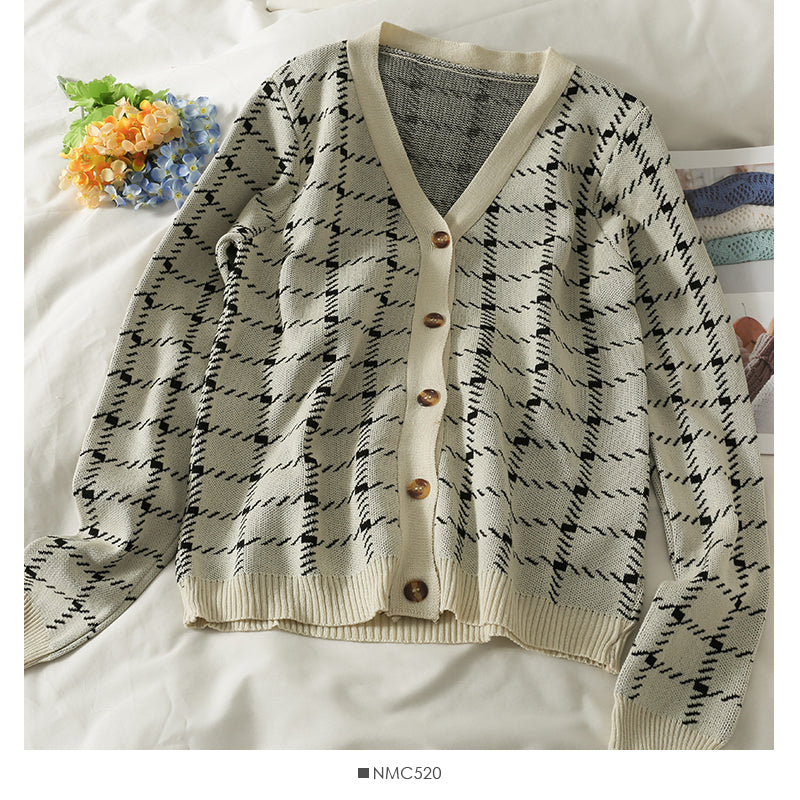 Long sleeve thin knit shirt with short suspender vest  1929