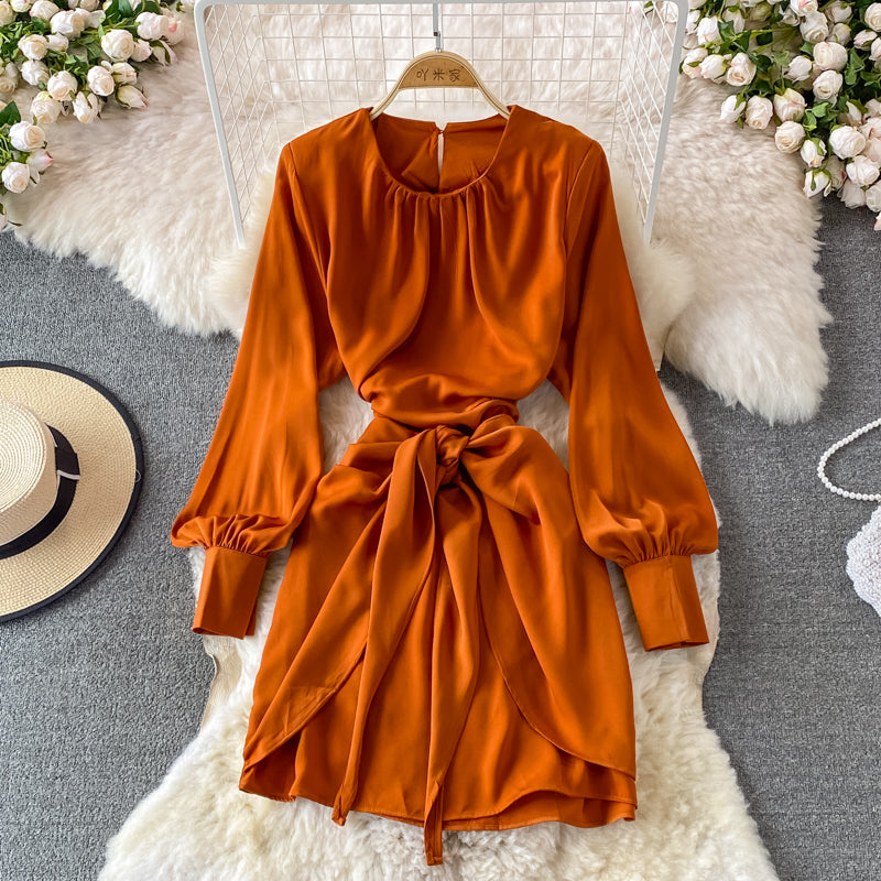 Rundhals-Temperament, schmale Taille, Langarm-Rüschenkleid 3123