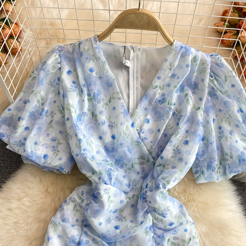 Sanftes Windblumen-Chiffonkleid mit V-Ausschnitt und Fischschwanz in Wickeloptik 3346