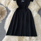 Schmales Strickkleid mit Schleife und eckigem Ausschnitt 3437