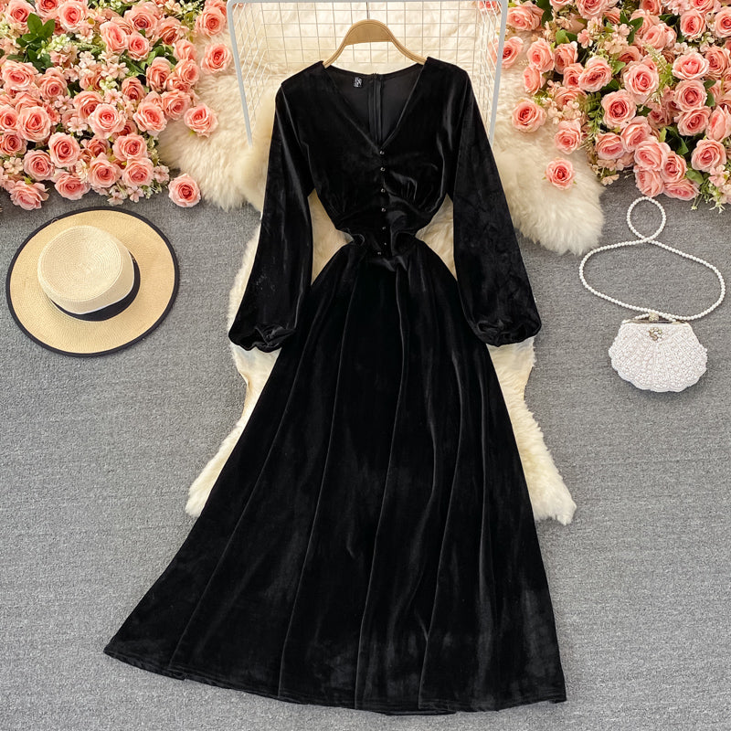 Temperamentvolles, schmales Samtkleid mit V-Ausschnitt und hoher Taille 3089